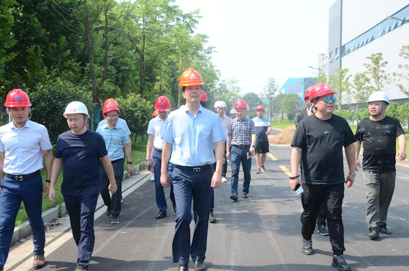 熊正同志一行对石墨烯产业基地进行安全生产检查